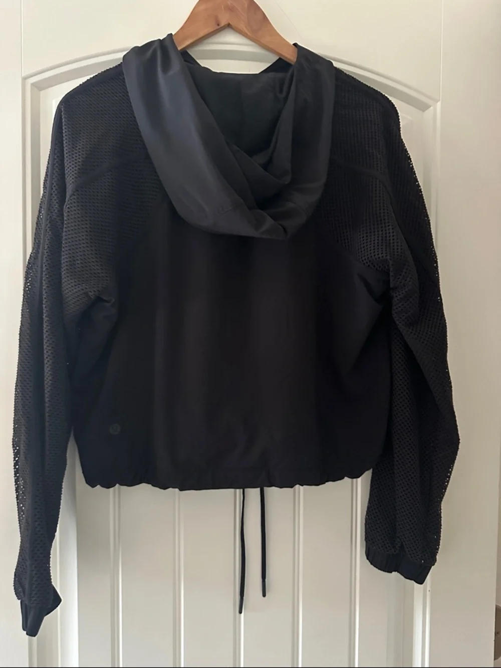 lululemon athletica Black Mesh-Sleeve Hooded Pullover - Picture 3 of 5